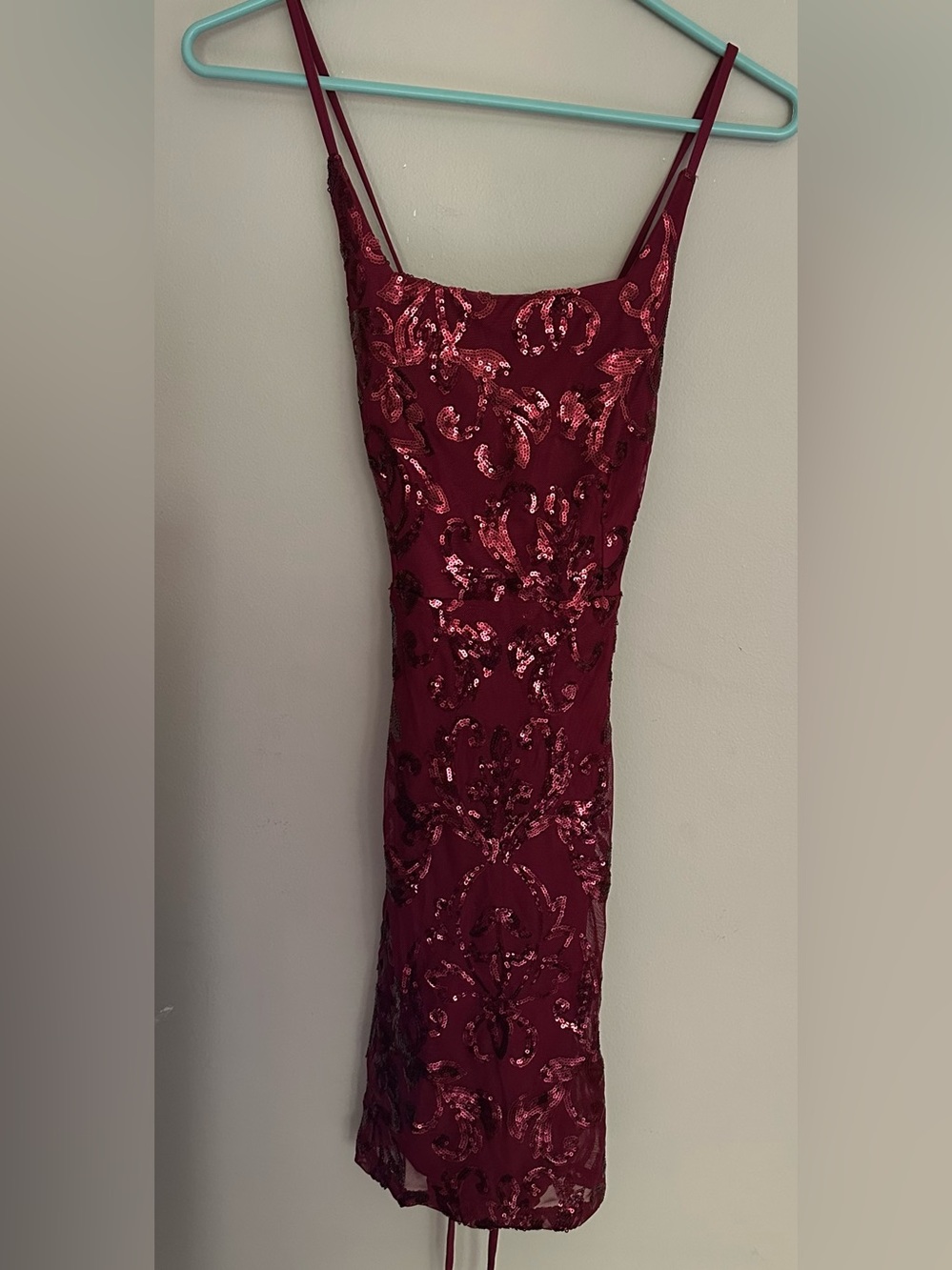 NO BRAND SHOWN size SMALL Wine Red Sequin Mini Dress Spaghetti Strap